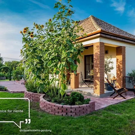 Casa Elisabetta Apartmanhaz شقة *